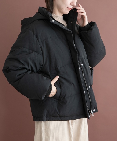 ITEMS URBANRESEARCH(アイテムズ アーバンリサーチ)の「『Sサイズあり』フードダウンジャケット(ダウンジャケット/コート・レディース・ブラック/ホワイト系その他/カーキ・MEDIUM/SMALL)」の7枚目の写真