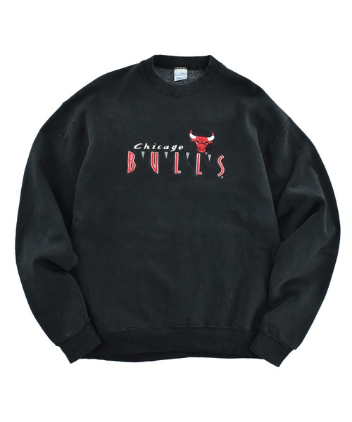 NBA/NFL/NHL/MLB(エヌビーエーエヌエフエルエヌエイチエルエムエルビー)の「【USED】90's NBA chicaga BULLS ロゴ スウェット USA製(スウェット・メンズ・ブラック・X-LARGE)」の1枚目の写真