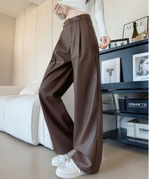 タック入りフェイクレザーワイドパンツ