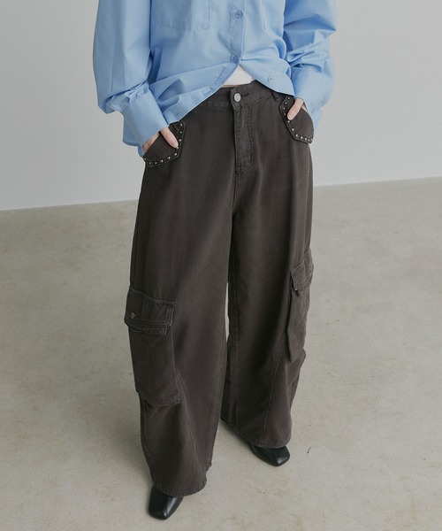 ad thie（アドティエ）の「スタッズデザイン カーゴパンツ（カーゴパンツ・レディース・ベージュ/グレー・MEDIUM/LARGE）」の2枚目の写真