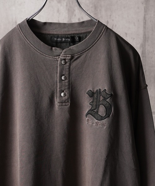 1111clothing（ワンフォークロージング）の「ピグメントダイ コンチョボタン ヘンリーネック ミニ裏毛スウェットトレーナー（スウェット・メンズ・ブラック/グレイッシュベージュ/ブラウン・L/M）」の14枚目の写真