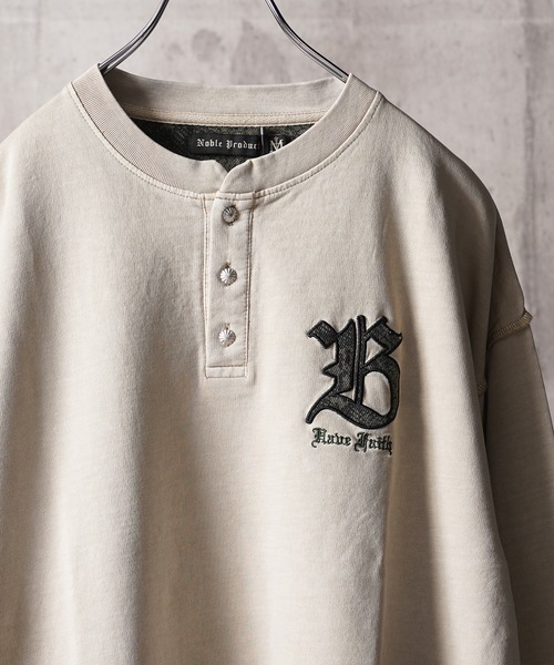 1111clothing（ワンフォークロージング）の「ピグメントダイ コンチョボタン ヘンリーネック ミニ裏毛スウェットトレーナー（スウェット・メンズ・ブラック/グレイッシュベージュ/ブラウン・L/M）」の22枚目の写真