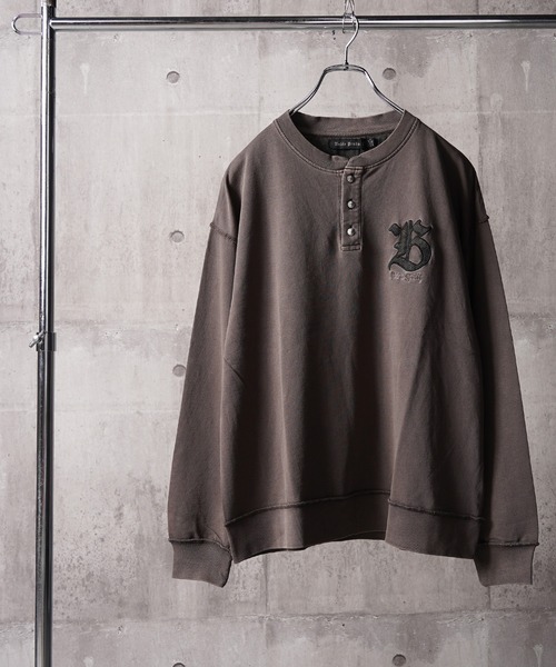 1111clothing（ワンフォークロージング）の「ピグメントダイ コンチョボタン ヘンリーネック ミニ裏毛スウェットトレーナー（スウェット・メンズ・ブラック/グレイッシュベージュ/ブラウン・L/M）」の13枚目の写真