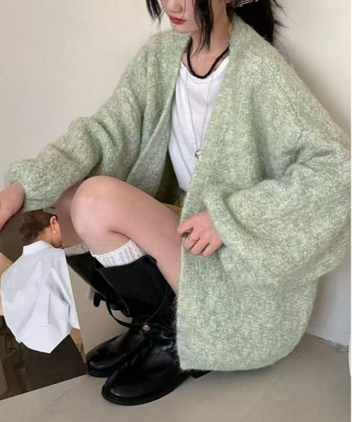 &soiree(アンドソワレ)の「ボリュームスリーブオーバーサイズニットカーディガン(カーディガン/ボレロ・レディース・レッド/オフホワイト/イエロー/グリーン/ブラウン/オレンジ/チャコール・FREE)」の9枚目の写真