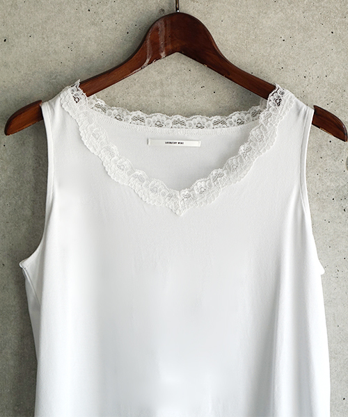 laboratory work(ラボラトリーワーク)の「綿混レースレイヤードツインセット(ニット/セーター・レディース・ライトグリーン/オフホワイト/ピンクベージュ・MEDIUM)」の11枚目の写真