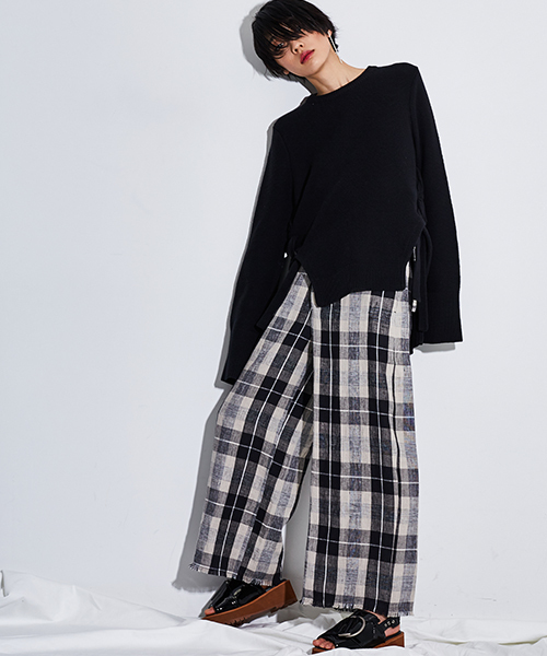 STUDIOUS（ステュディオス）の「【STUDIOUS】サイドレースアップニット（ニット/セーター・レディース・ブラック/グレー・1）」の6枚目の写真