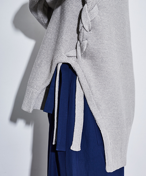 STUDIOUS（ステュディオス）の「【STUDIOUS】サイドレースアップニット（ニット/セーター・レディース・ブラック/グレー・1）」の13枚目の写真