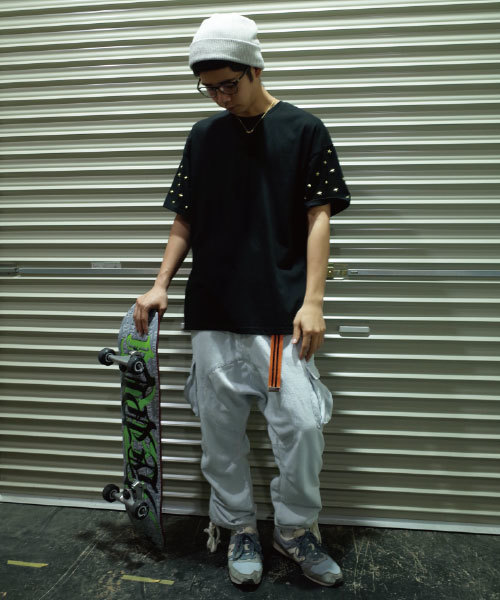 rovtski（ロフトスキー）の「rovtski 袖スタッズTシャツ半袖