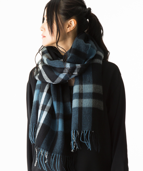 QUEENHEAD(クイーンヘッド)の「大判あったかストール(ストール/ショール・レディース・A/B/C/D/E/F/G/H/I/J/K/L/M/N/O/P/Q/R/S/T/U/V/W/X・FREE)」の2枚目の写真