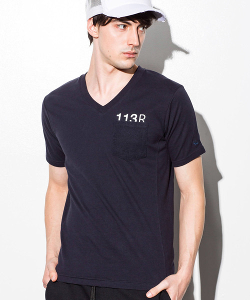 1PIU1UGUALE3 RELAX (ウノピゥウノウグァーレトレ リラックス)の「1PIU1UGUALE3 RELAX(ウノピゥウノウグァーレトレ)デザインプリントポケット付Tシャツ(Tシャツ/カットソー・メンズ・ネイビー/ホワイト/ブラック・X-LARGE/MEDIUM/SMALL/LARGE/XX-LARGE)」の3枚目の写真