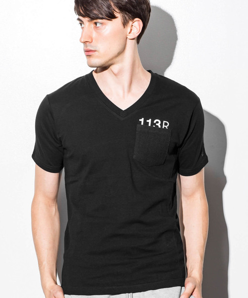 1PIU1UGUALE3 RELAX (ウノピゥウノウグァーレトレ リラックス)の「1PIU1UGUALE3 RELAX(ウノピゥウノウグァーレトレ)デザインプリントポケット付Tシャツ(Tシャツ/カットソー・メンズ・ネイビー/ホワイト/ブラック・X-LARGE/MEDIUM/SMALL/LARGE/XX-LARGE)」の2枚目の写真