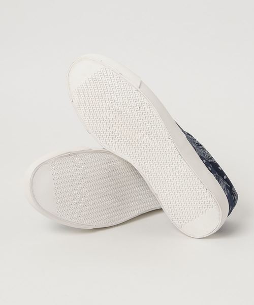 AZUL by moussy（アズールバイマウジー）の「バンダナ柄スニーカー（スニーカー・メンズ・ダークネイビー・LARGE/MEDIUM/SMALL）」の3枚目の写真