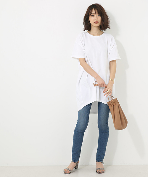 AZUL by moussy（アズールバイマウジー）の「ボリュームカットワンピース（ワンピース・レディース・ブラック/ライトカーキ/ホワイト・MEDIUM/SMALL）」の2枚目の写真