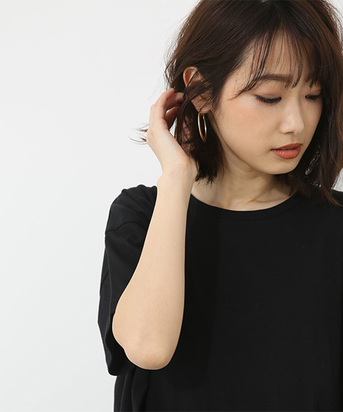 AZUL by moussy（アズールバイマウジー）の「ボリュームカットワンピース（ワンピース・レディース・ブラック/ライトカーキ/ホワイト・MEDIUM/SMALL）」の5枚目の写真