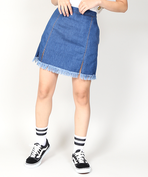 PUNYUS（プニュズ）の「フリンジデニムミニスカート（デニムスカート・レディース・ブラック/インディゴブルー・1/2/4/3）」の2枚目の写真