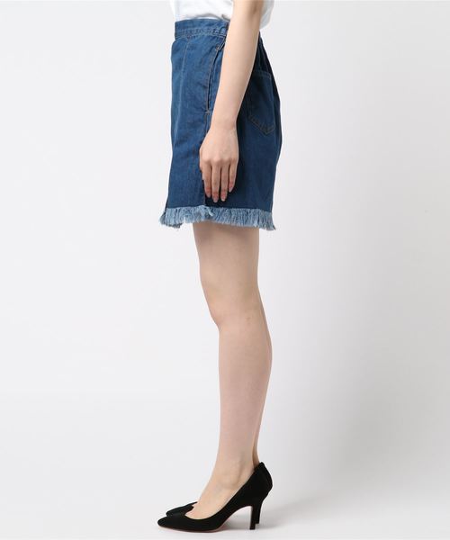 PUNYUS（プニュズ）の「フリンジデニムミニスカート（デニムスカート・レディース・ブラック/インディゴブルー・1/2/4/3）」の4枚目の写真