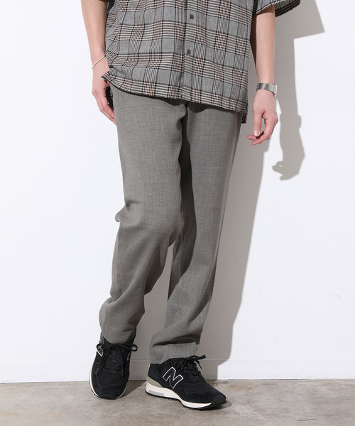 ADAM ET ROPE'(アダムエロペ)の「ASAGAO イージーパンツ(スラックス・メンズ・ブラック/チャコールグレー/オリーブ・L/M)」の1枚目の写真