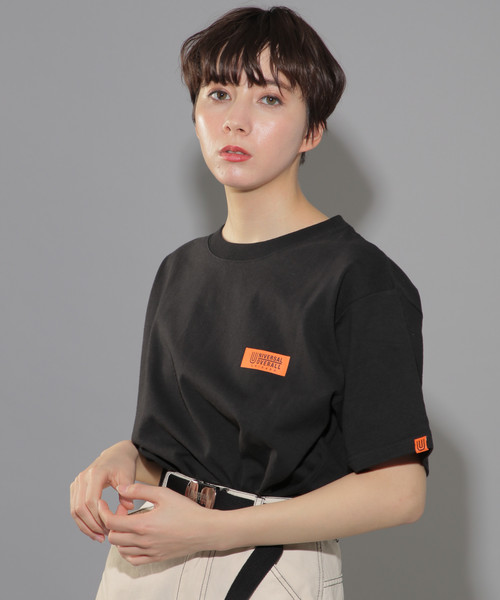PAGEBOY（ページボーイ）の「【UNIVERSAL OVERALL】ロゴプリントTシャツ（Tシャツ/カットソー・レディース・ホワイト/キャメル/ブラック・FREE）」の17枚目の写真