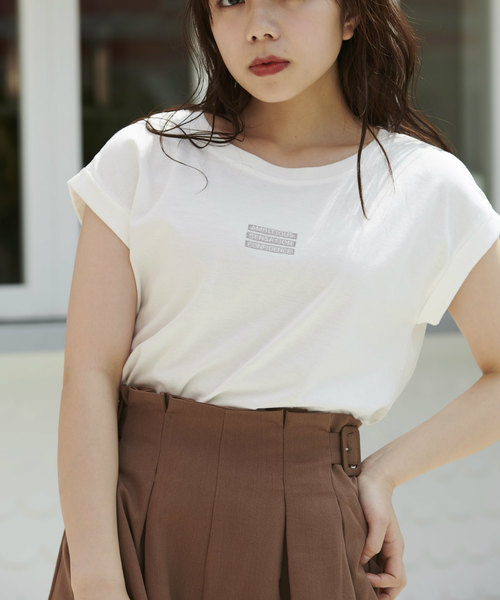 OLIVE des OLIVE（オリーブデオリーブ）の「3段ボックスロゴT（Tシャツ/カットソー・レディース・ブラック/ベージュ/オフホワイト・FREE）」の5枚目の写真