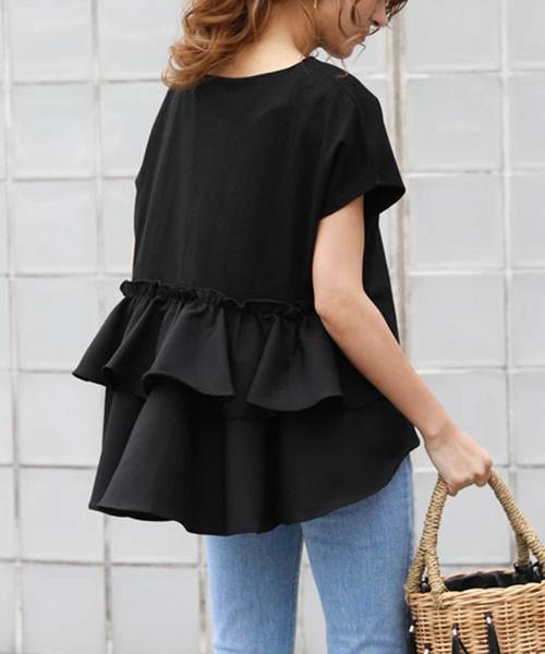 M y u（ミュー）の「2段バックフリルカットソー（Tシャツ/カットソー・レディース・ホワイト/ブラック/ベージュ/グレイッシュベージュ・FREE）」の2枚目の写真