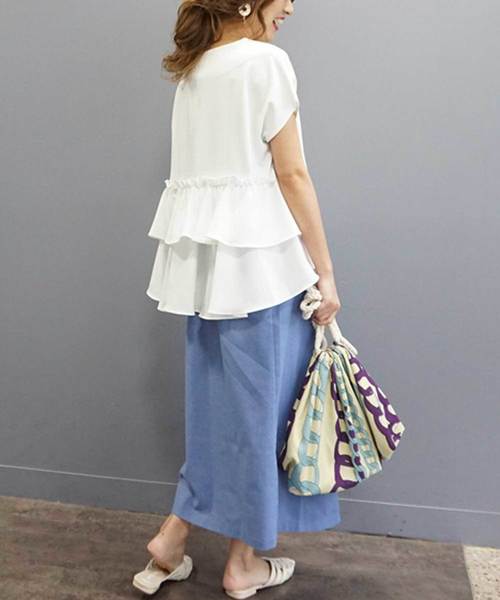 M y u（ミュー）の「2段バックフリルカットソー（Tシャツ/カットソー・レディース・ホワイト/ブラック/ベージュ/グレイッシュベージュ・FREE）」の5枚目の写真