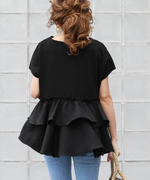 M y u（ミュー）の「2段バックフリルカットソー（Tシャツ/カットソー・レディース・ホワイト/ブラック/ベージュ/グレイッシュベージュ・FREE）」の8枚目の写真