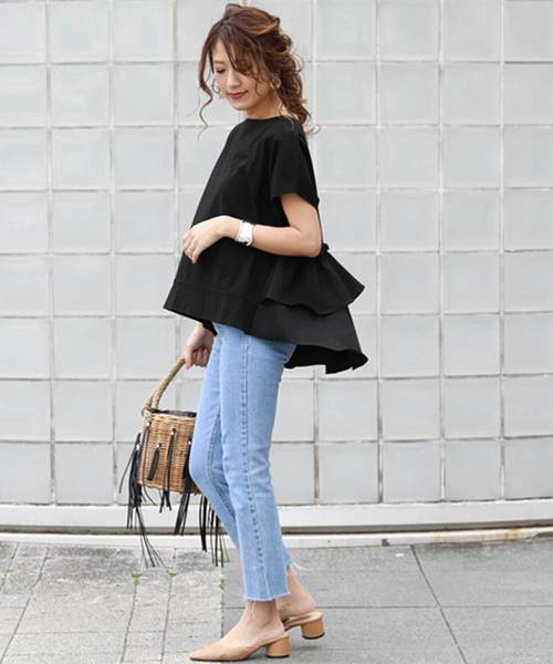 M y u（ミュー）の「2段バックフリルカットソー（Tシャツ/カットソー・レディース・ホワイト/ブラック/ベージュ/グレイッシュベージュ・FREE）」の9枚目の写真