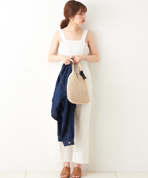 natural couture(ナチュラルクチュール)の「大人シンプルサロペ(サロペット/オーバーオール・レディース・ブラック/オフホワイト/インディゴブルー・FREE)」の2枚目の写真