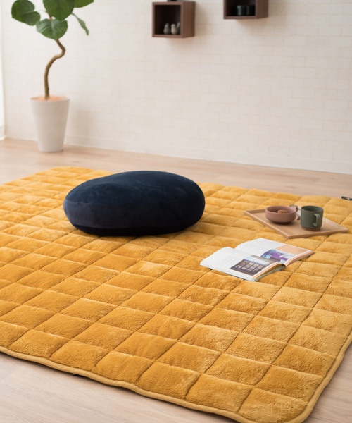 東京家具（トウキョウカグ）の「＋4℃ もちふわ触感【ヒートプラス】リビングで寝るあったかパッド/190×190cm EMOORHEAT（ラグ/マット・レディース・イエロー/グレー/ネイビー/ブラウン/アイボリー・FREE）」の5枚目の写真