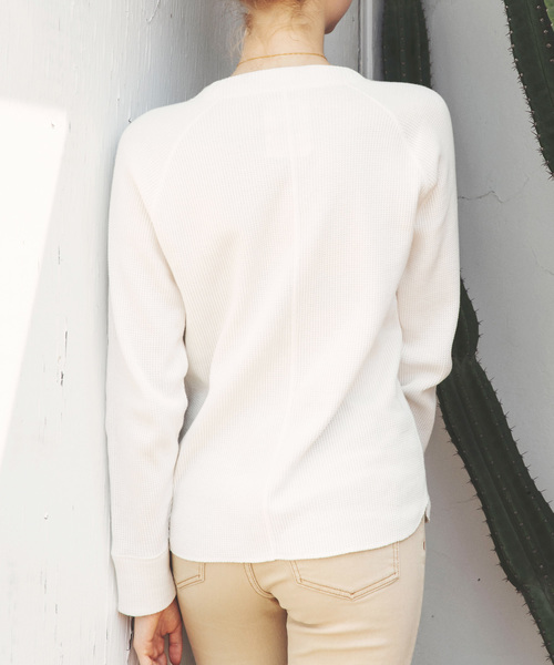 ALEXIA STAM(アリシアスタン)の「Waffle V-Neck Basic Top/ワッフルVネックベーシックトップ(Tシャツ/カットソー・レディース・ホワイト/ブラック/ベージュ/モカ・FREE)」の6枚目の写真