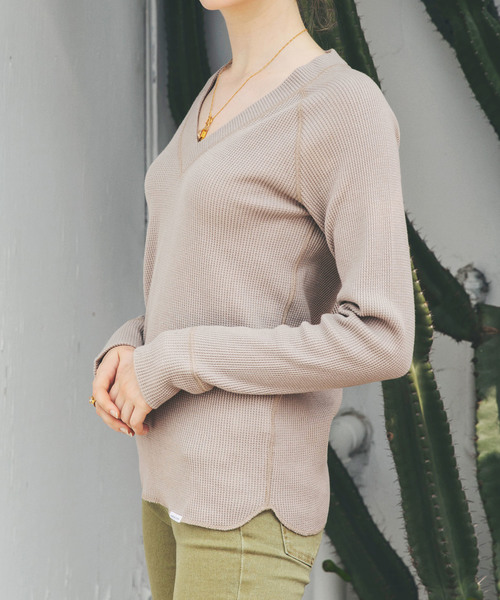 ALEXIA STAM(アリシアスタン)の「Waffle V-Neck Basic Top/ワッフルVネックベーシックトップ(Tシャツ/カットソー・レディース・ホワイト/ブラック/ベージュ/モカ・FREE)」の9枚目の写真