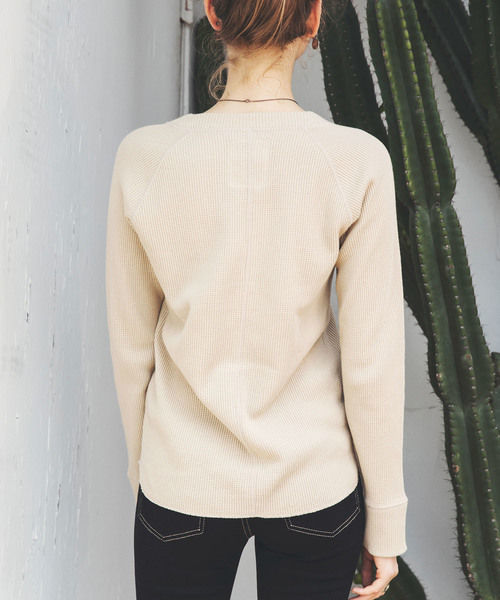 ALEXIA STAM(アリシアスタン)の「Waffle V-Neck Basic Top/ワッフルVネックベーシックトップ(Tシャツ/カットソー・レディース・ホワイト/ブラック/ベージュ/モカ・FREE)」の12枚目の写真