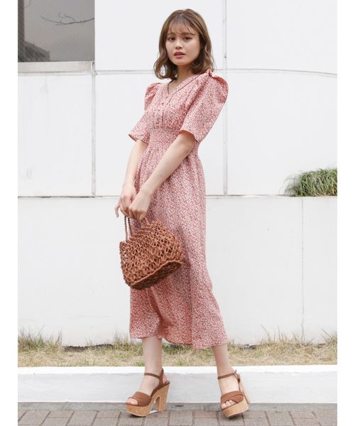 ダズリン dazzlin 花柄 オフショル ワンピース dazzlin（ダズリン）の「オープンショルダーフラワーワンピース