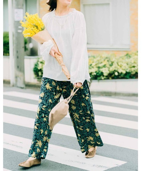 Live in comfort（リブインコンフォート）の「リブ　イン　コンフォート　衿ぐり伸びてサッと着やすい　マジョリカプリーツをあしらったブラウス（シャツ/ブラウス・レディース・ホワイト/ネイビー/ブラック・SMALL/MEDIUM/LARGE/X-LARGE/XX-LARGE/XXX-LARGE）」の20枚目の写真