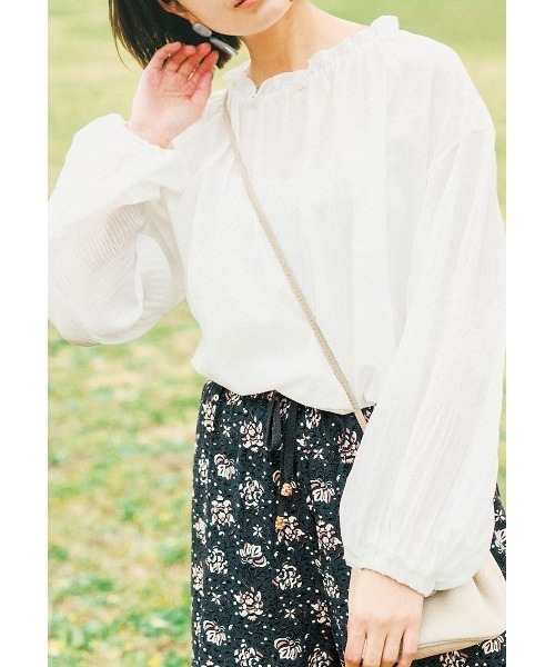 Live in comfort（リブインコンフォート）の「リブ　イン　コンフォート　衿ぐり伸びてサッと着やすい　マジョリカプリーツをあしらったブラウス（シャツ/ブラウス・レディース・ホワイト/ネイビー/ブラック・SMALL/MEDIUM/LARGE/X-LARGE/XX-LARGE/XXX-LARGE）」の21枚目の写真