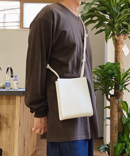 Niell（ニール）の「ロープショルダースクエアミニショルダーバッグ（ショルダーバッグ・メンズ・ホワイト/ブラック/ベージュ・FREE）」の12枚目の写真