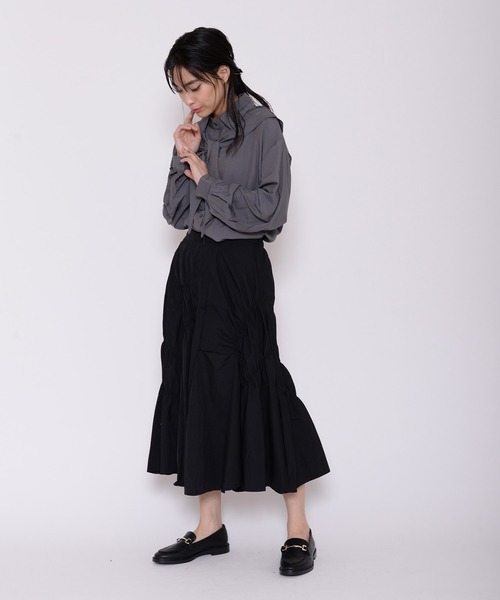 ECRIRE(エクリール)の「スカーフデザインシャツ(シャツ/ブラウス・レディース・グレー/オフホワイト・フリー)」の4枚目の写真