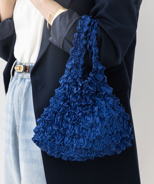 florist（フローリスト）の「簡単！畳まないくしゅくしゅラッフルエコバッグ（エコバッグ/サブバッグ・レディース・ブラック/ネイビー/シルバー/ゴールド/その他2/ワインレッド/ピンク/グリーン/パープル/ミント/イエロー/ブルーグリーン/ブルー/クリーム/レッド/シャンパン・M）」の6枚目の写真