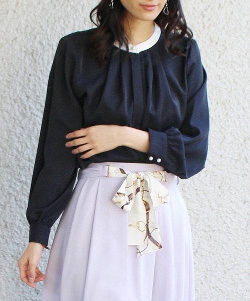 TRUDEA(トルディア)の「【non-no3月号掲載アイテム】バンドカラー2WAYデザインブラウス(シャツ/ブラウス・レディース・モカ/イエロー/ネイビー/グレイッシュブルー/ホワイト・MEDIUM/LARGE)」の1枚目の写真
