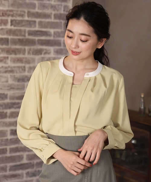 TRUDEA(トルディア)の「【non-no3月号掲載アイテム】バンドカラー2WAYデザインブラウス(シャツ/ブラウス・レディース・モカ/イエロー/ネイビー/グレイッシュブルー/ホワイト・MEDIUM/LARGE)」の5枚目の写真