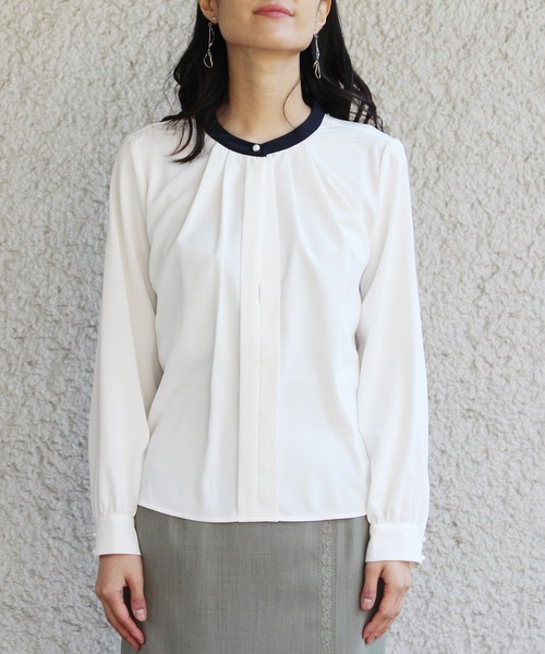 TRUDEA(トルディア)の「【non-no3月号掲載アイテム】バンドカラー2WAYデザインブラウス(シャツ/ブラウス・レディース・モカ/イエロー/ネイビー/グレイッシュブルー/ホワイト・MEDIUM/LARGE)」の6枚目の写真