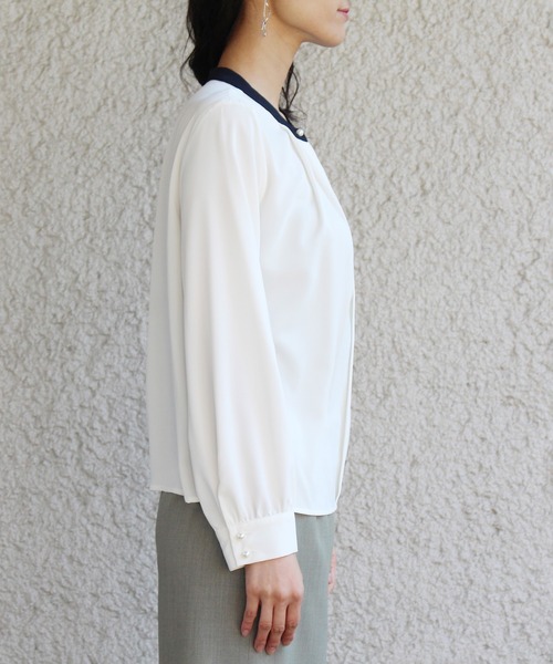 TRUDEA(トルディア)の「【non-no3月号掲載アイテム】バンドカラー2WAYデザインブラウス(シャツ/ブラウス・レディース・モカ/イエロー/ネイビー/グレイッシュブルー/ホワイト・MEDIUM/LARGE)」の7枚目の写真