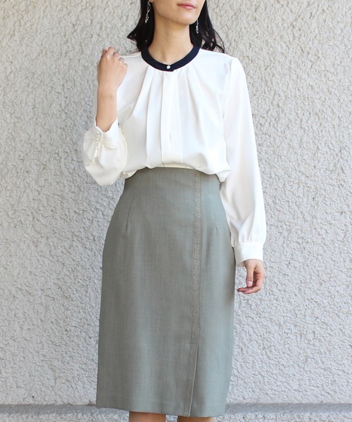 TRUDEA(トルディア)の「【non-no3月号掲載アイテム】バンドカラー2WAYデザインブラウス(シャツ/ブラウス・レディース・モカ/イエロー/ネイビー/グレイッシュブルー/ホワイト・MEDIUM/LARGE)」の19枚目の写真