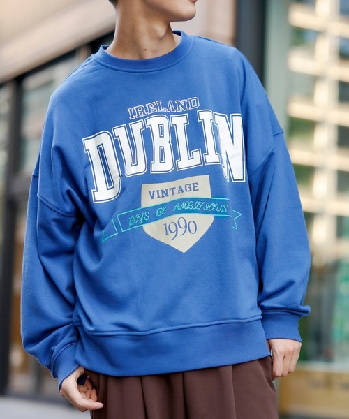 Beno（ビーノ）の「ライト裏毛 カレッジ ロゴ ルーズシルエット トレーナー 【DUBLIN】（スウェット・メンズ・オフホワイト/スモークピンク/ブルー・M/L）」の3枚目の写真