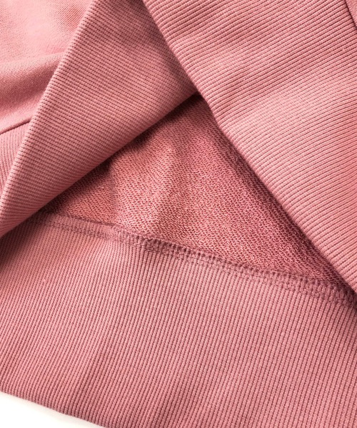 Beno（ビーノ）の「ライト裏毛 カレッジ ロゴ ルーズシルエット トレーナー 【DUBLIN】（スウェット・メンズ・オフホワイト/スモークピンク/ブルー・M/L）」の6枚目の写真