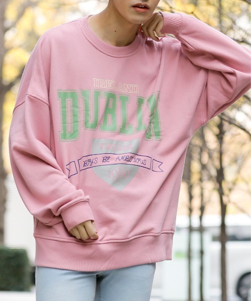 Beno（ビーノ）の「ライト裏毛 カレッジ ロゴ ルーズシルエット トレーナー 【DUBLIN】（スウェット・メンズ・オフホワイト/スモークピンク/ブルー・M/L）」の12枚目の写真