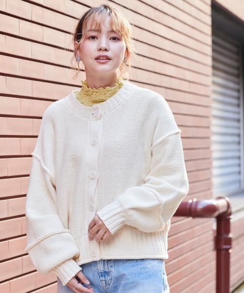 cepo（セポ）の「アウトリンキングショートカーデ（カーディガン/ボレロ・レディース・グレー/オフホワイト/サックスブルー・M）」の3枚目の写真