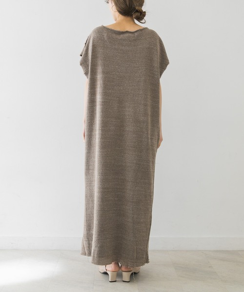 R JUBILEE（アールジュビリー）の「R JUBILEE　Slit Long Dress（ワンピース・レディース・ベージュ/チャコールグレー・FREE）」の8枚目の写真