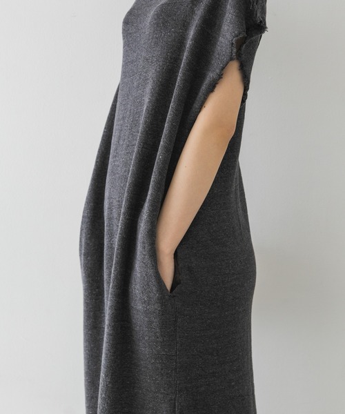 R JUBILEE（アールジュビリー）の「R JUBILEE　Slit Long Dress（ワンピース・レディース・ベージュ/チャコールグレー・FREE）」の12枚目の写真