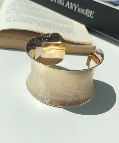 PairPair(ペアペア)の「アソートバングル(バングル/リストバンド・レディース・ライトグレー/シルバー/ゴールド/ナチュラル・FREE)」の3枚目の写真
